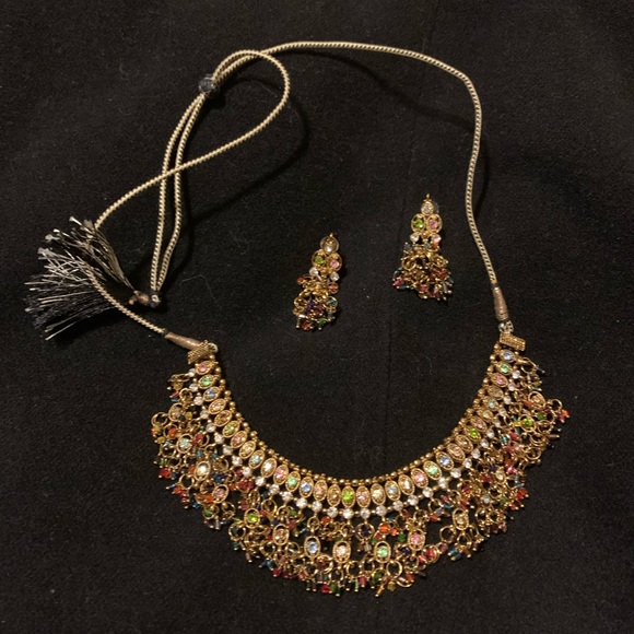 Stunning set of gemstones necklace and earrings. - Picture 5 of 8